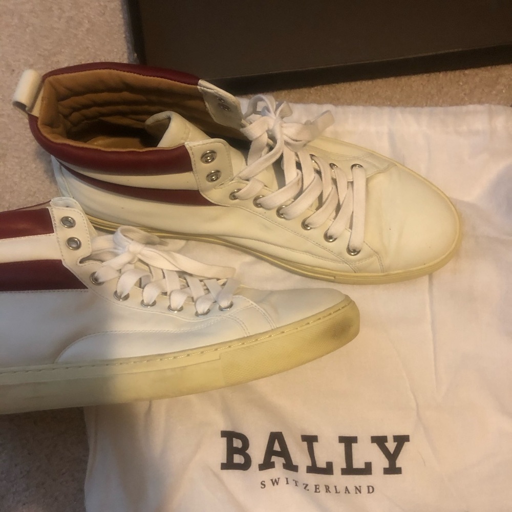 Men’s Bally sneakers white and maroon trim.